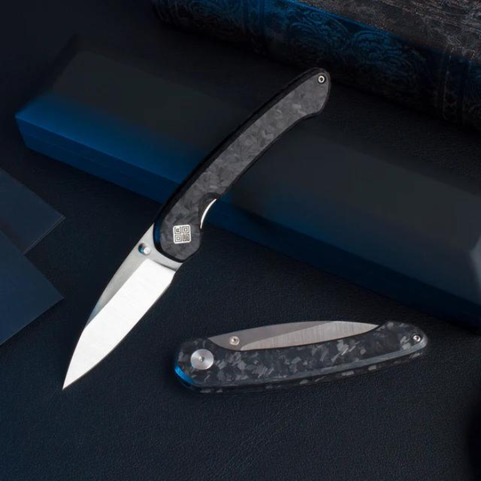 Ocaso Large Seaton Folding Knife, VG10 Satin, Carbon Fiber, 42CLS